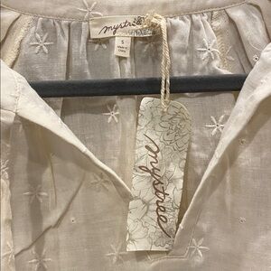 NWT Mystree Ivory Embroidered Peasant Blouse with Tie Neck size small